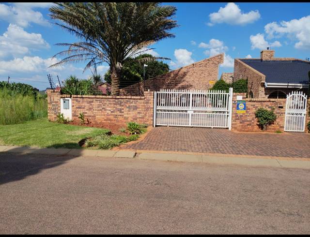 3 BEDROOM FREESTANDING FOR SALE IN BAKERTON